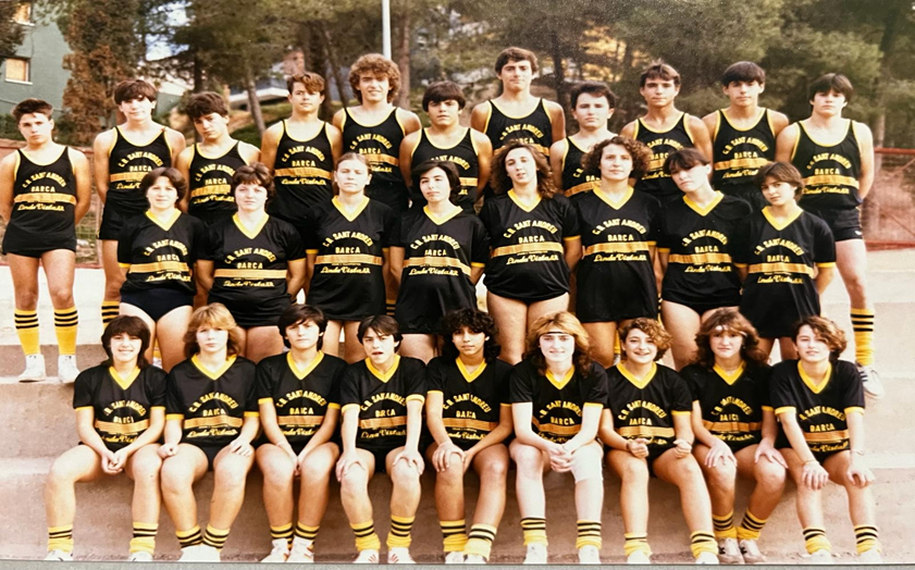 Equips del CB Sant Andreu, temporada 84/85, amb els colors oficials del club